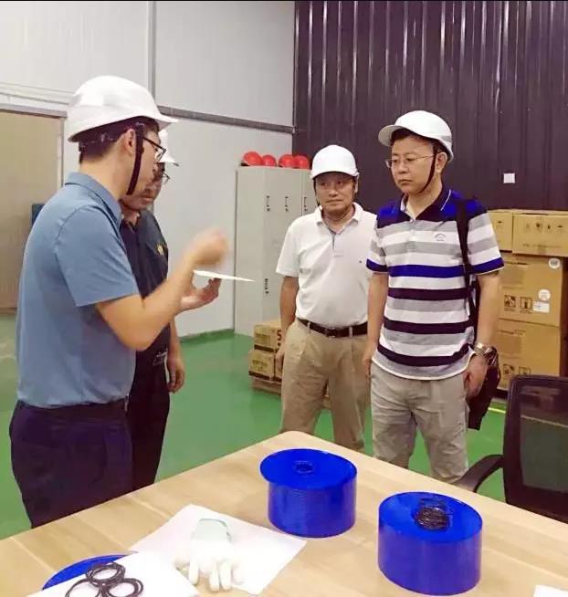 中石油西南油氣田分公司、中石油川慶鉆探公司、長(zhǎng)江大學(xué)領(lǐng)導(dǎo)和專(zhuān)家來(lái)我司考察調(diào)研
